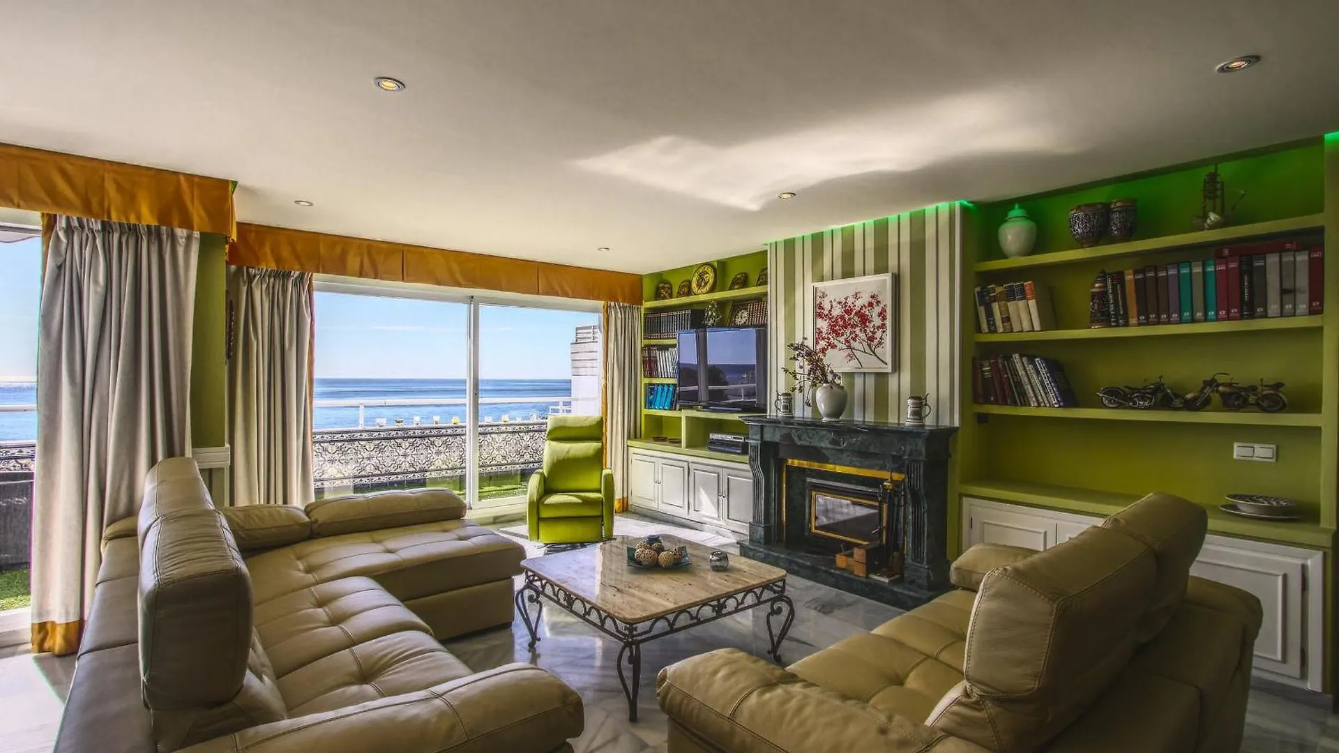 1149 Unique Beachfront Penthouse Marbella Center 400M2 Apartment