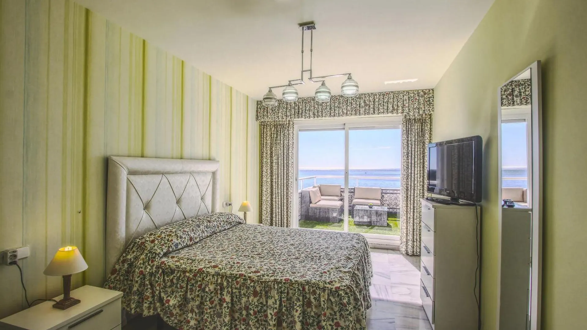 1149 Unique Beachfront Penthouse Marbella Center 400M2 Apartment