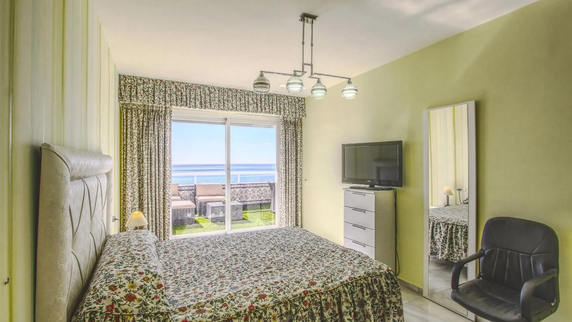 1149 Unique Beachfront Penthouse Marbella Center 400M2 Spain